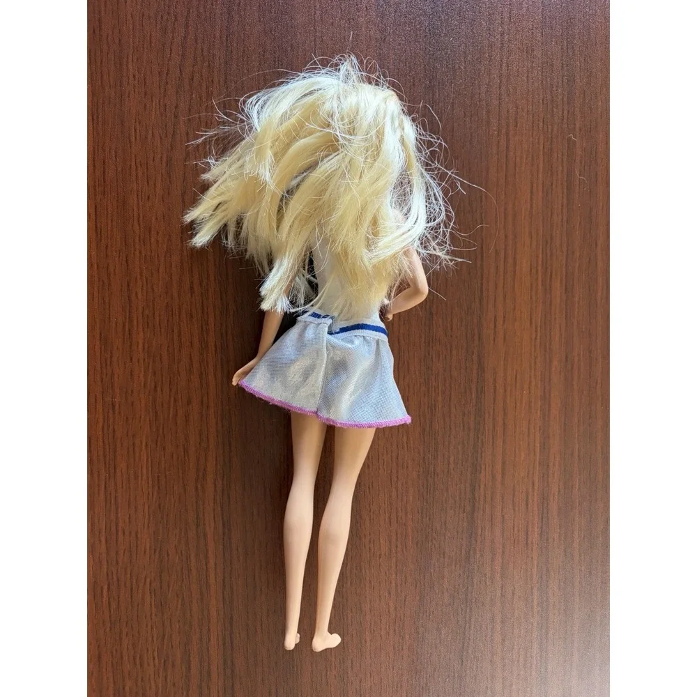 2015 Mattel Cheerleader Barbie Doll‎ Barbie University Outfit